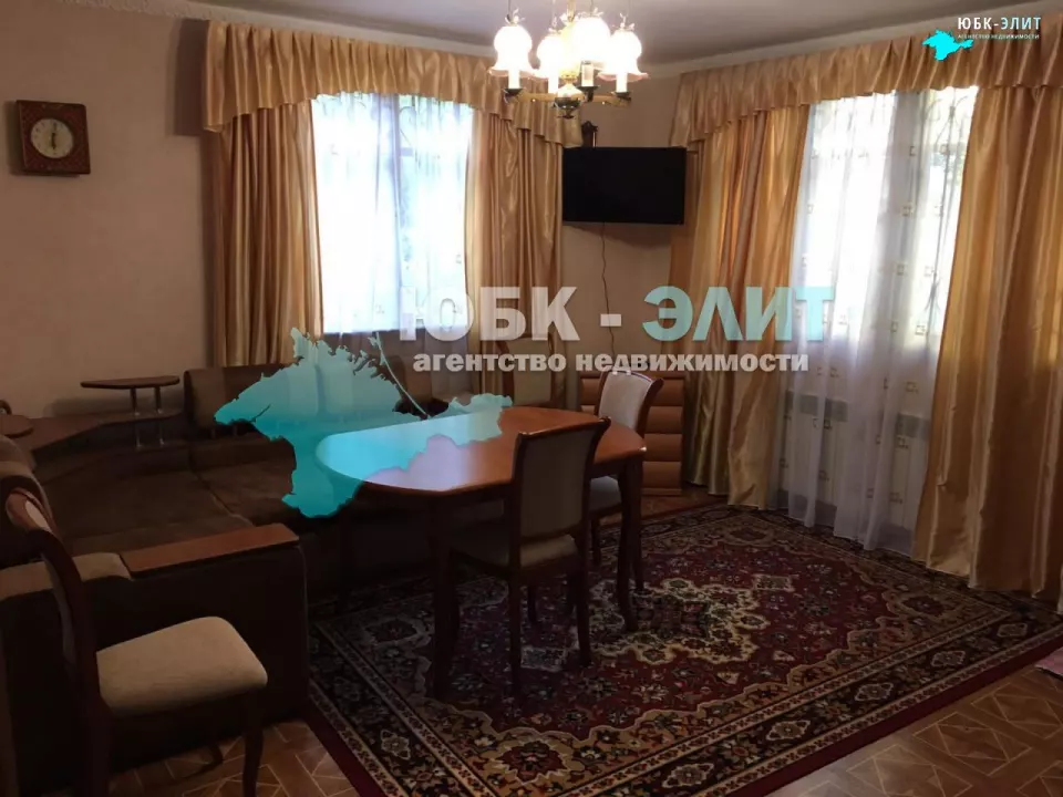 Купить квартиру с двором в  центре Ялты