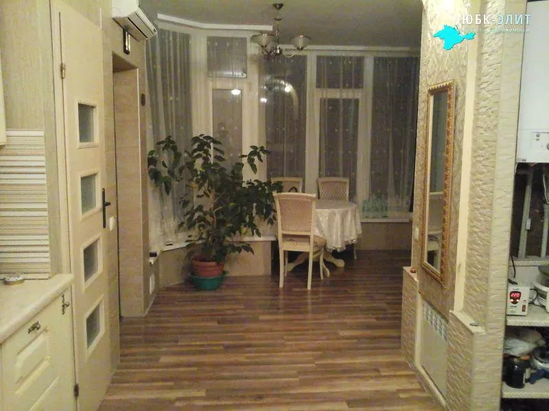 Продается отличная двухкомнатная квартира в центре Ялты